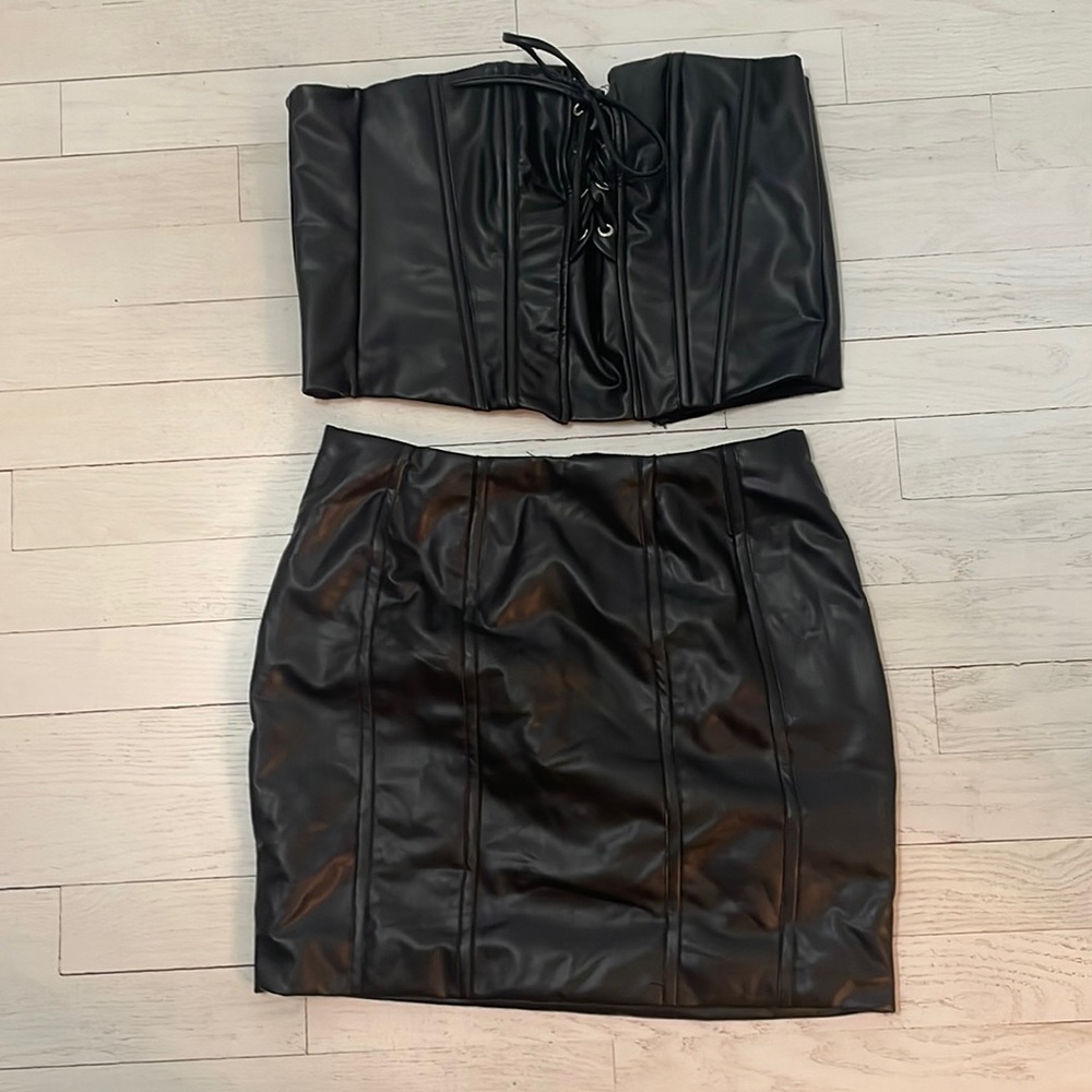 Pleather corset & matching skirt!!
